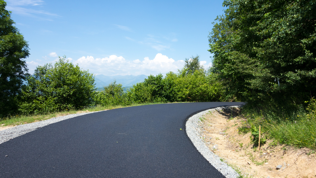 Asphalt paved Driveway